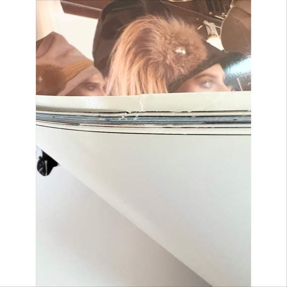 V Magazine - Picture 4 of 5